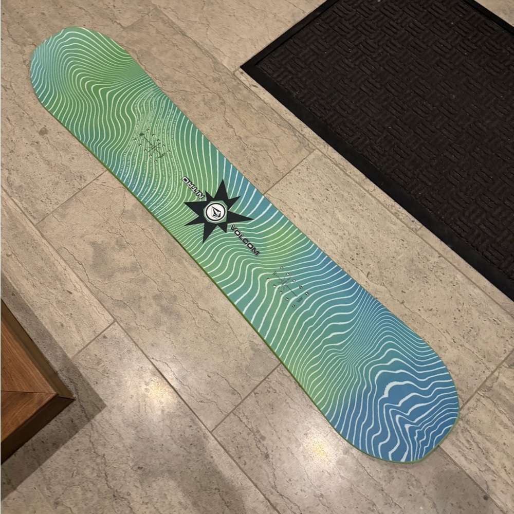 132 CM Volcom Nitro Snowboard - Picture 14 of 16